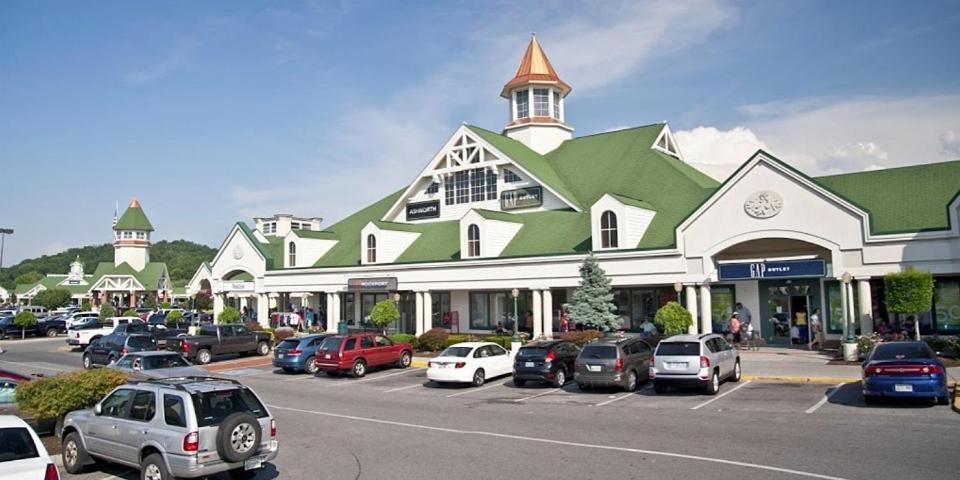 On Dolly Time 1 Mile From Dollywood Villa Pigeon Forge Exterior photo