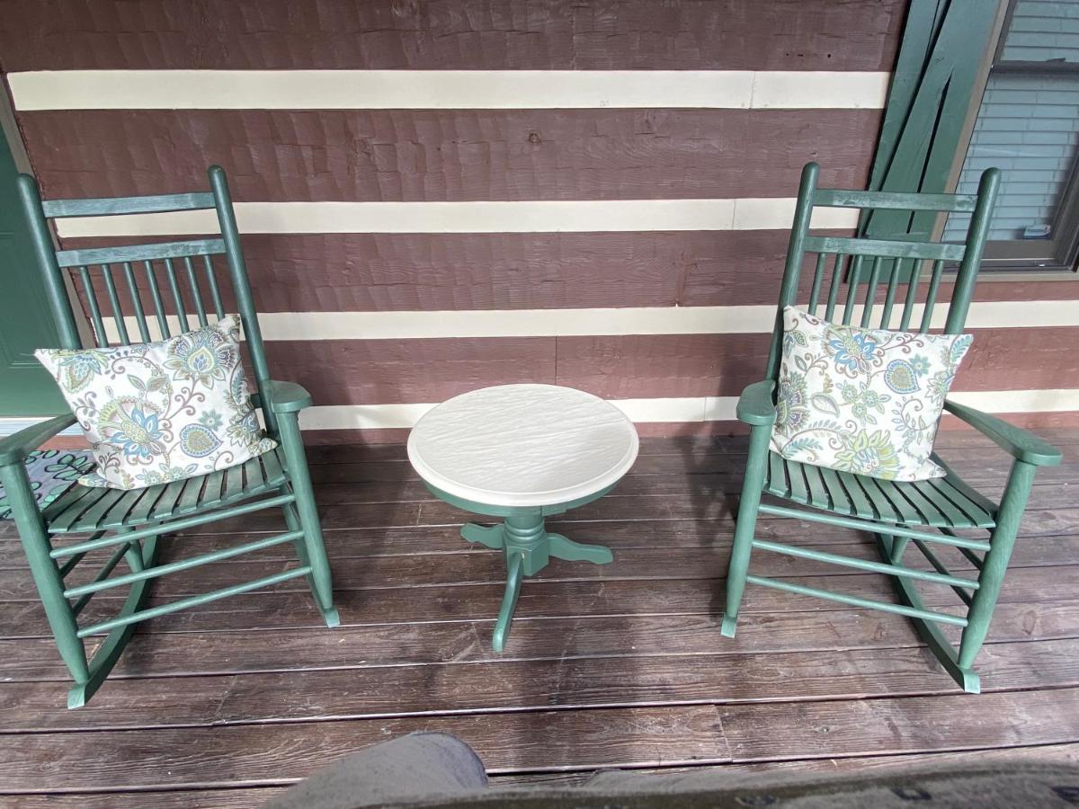 On Dolly Time 1 Mile From Dollywood Villa Pigeon Forge Exterior photo